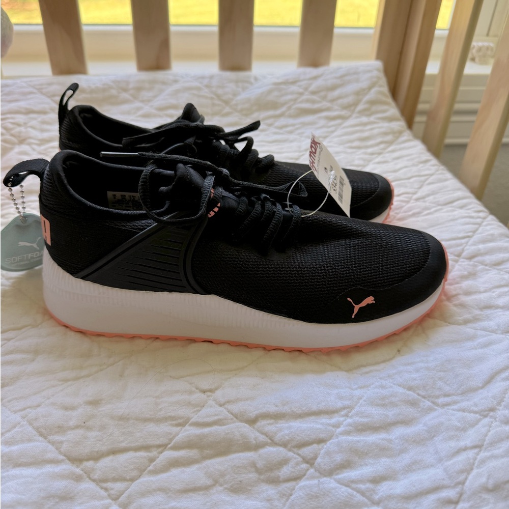 NWT PUMA SNEAKERS